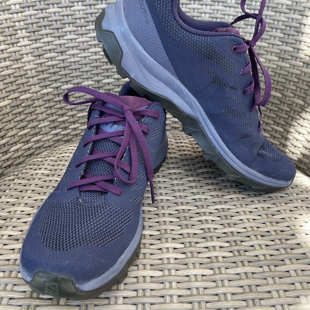 Salomon Womens outline hiking shoes size 9.